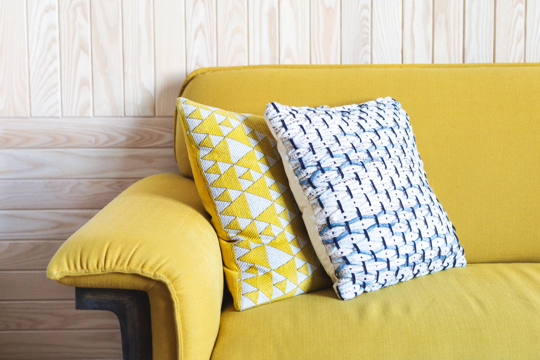How to Choose the Right Sofa for Your Living Room
